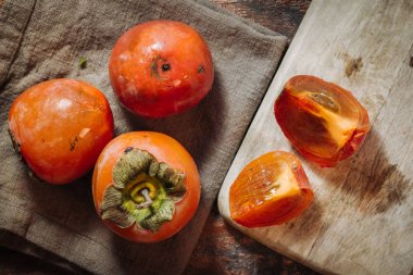 Taze çiğ kaki meyve