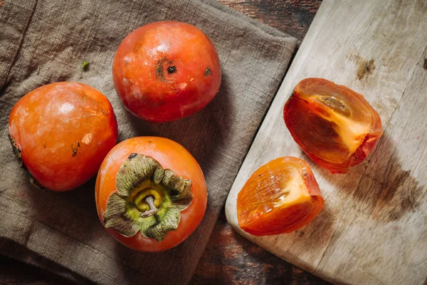 Frische rohe Kaki-Früchte — Stockfoto