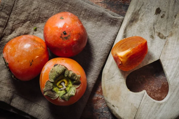 Frische rohe Kaki-Früchte — Stockfoto