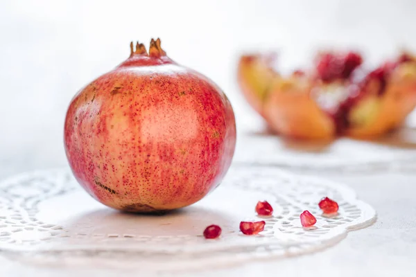 Fresh pomegranate fruit — Stock Photo, Image