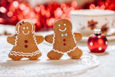 Güzel dekore edilmiş Noel kurabiyeleri