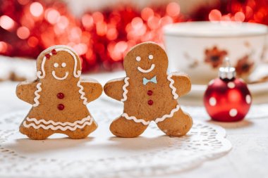 Güzel dekore edilmiş Noel kurabiyeleri