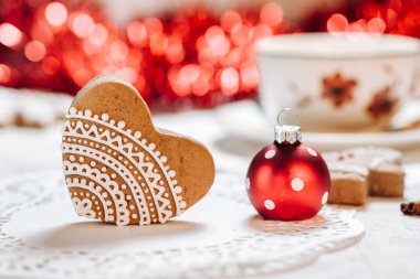 Güzel dekore edilmiş Noel kurabiyeleri