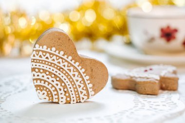 Güzel dekore edilmiş Noel kurabiyeleri