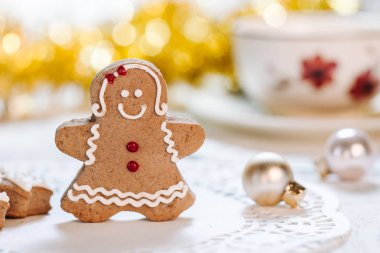 Güzel dekore edilmiş Noel kurabiyeleri