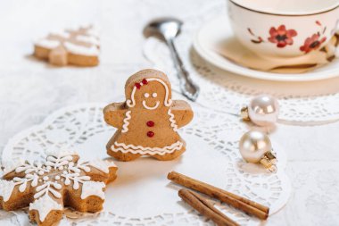 Güzel dekore edilmiş Noel kurabiyeleri