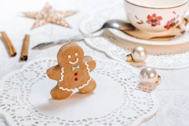 Güzel dekore edilmiş Noel kurabiyeleri