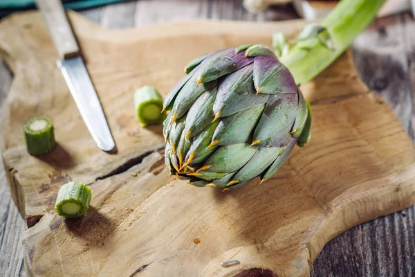 Raw Sardinian artichoke — Stock Photo, Image