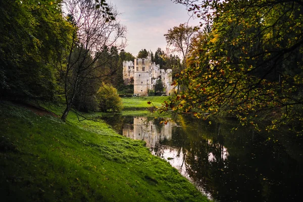 卢森堡北部 Useldange 的美丽城堡 — 图库照片