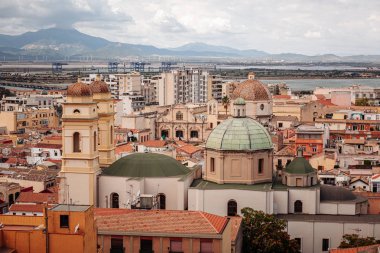Cagliari, İtalya / Ekim 2019: Eski c 'nin gerçek panoramik görünümü