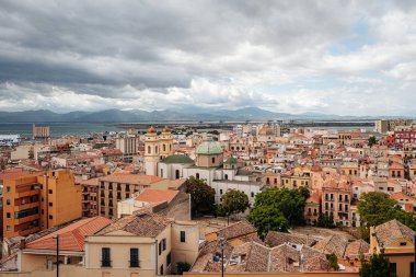 Cagliari, İtalya / Ekim 2019: Eski c 'nin gerçek panoramik görünümü
