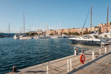 Cagliari, İtalya / Ekim 2019: iskele St. Sunset manzarası