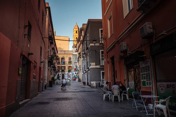 Cagliari, Itálie / říjen 2019: Ulice ve starém městě — Stock fotografie
