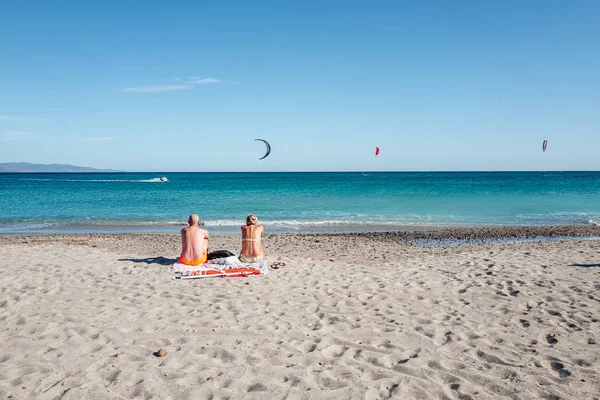 Cagliari, Sardynia / październik 2019: Piękna piaszczysta plaża P — Zdjęcie stockowe