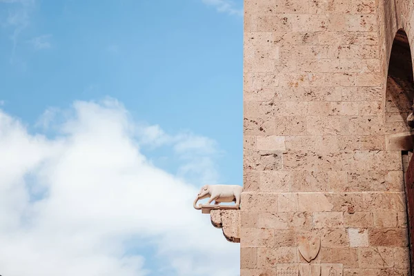 CAGLIARI, ITÁLIA / OUTUBRO 2019: A torre histórica de elefantes em — Fotografia de Stock