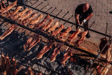 Orgosolo, Sardinya / Ekim 2019: Eski bir yemek pişirme geleneği