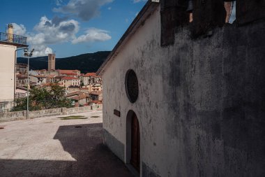 Gavoi, İtalya / Ekim 2019: Köydeki şirin eski kilise