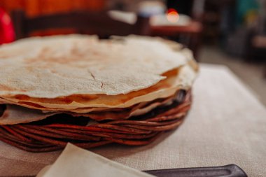 Pane Carasau, Sardin 'in geleneksel ince ve çıtır ekmeği.