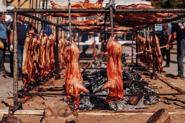 ORGOSOLO, SARDEGNA / OTTOBRE 2019: L'antica tradizione della cucina — Foto Stock