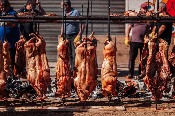 ORGOSOLO, SARDEGNA / OTTOBRE 2019: L'antica tradizione della cucina — Foto Stock