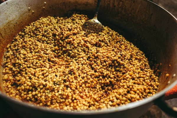 ORGOSOLO, SARDINIA /OCTOBER 2019: Cooking the traditional Fregul — Stock Photo, Image