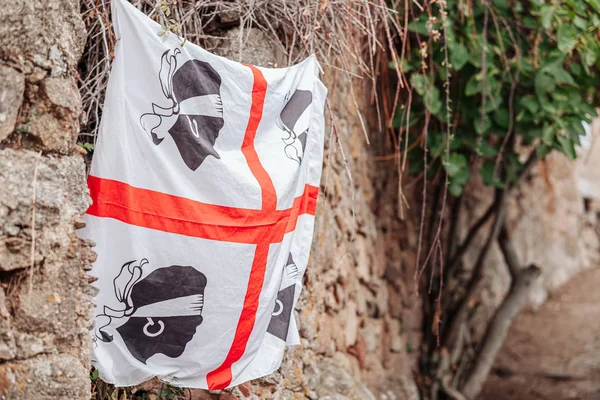 The iconic sardinian flag with the four heads — Stock Photo, Image