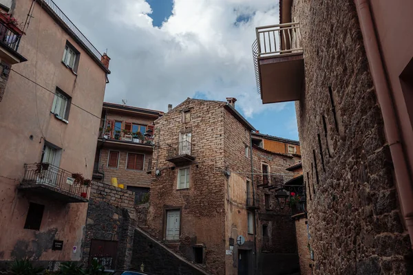 GAVOI, ITALIE / OCTOBRE 2019 : La vie de rue dans le village rural — Photo