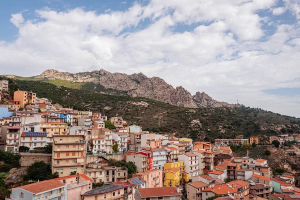 VILLAGRANDE STRISAILI, ITALIA / OCTUBRE 2019: panorámica escénica vi — Foto de Stock