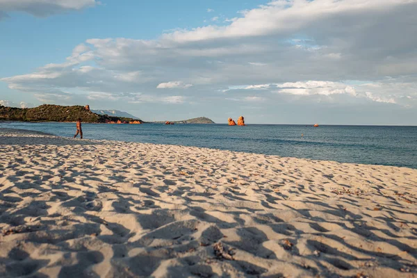 TORTOLI, SARDINIA / OCTOBER 2019: The wonderful Cea beach with r — Stock Photo, Image