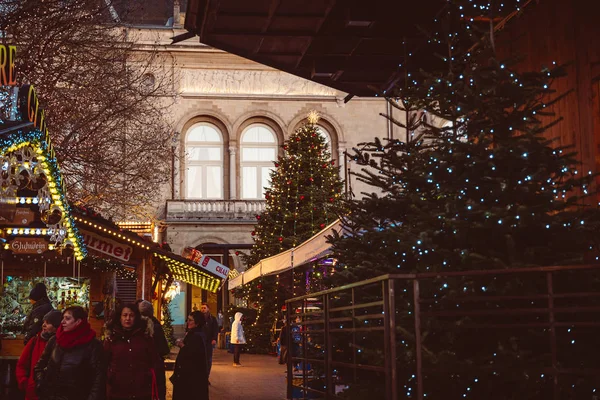 Luxemburg-Stadt / Dezember 2019: die weihnachtszeit feiern — Stockfoto