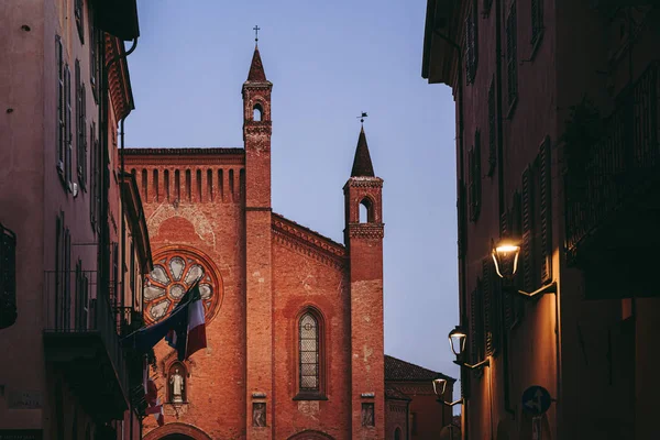 Alba, İtalya / Kasım 2019: San Lore 'un Muhteşem Katedrali — Stok fotoğraf
