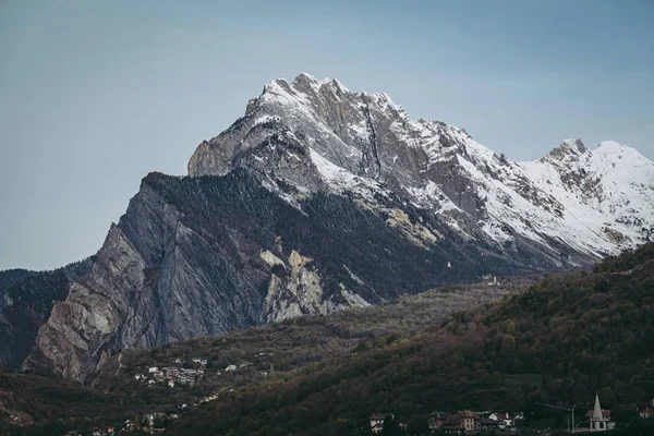 Savoy, France / November 2019: Kilátás az Alpokra a franciák mentén — Stock Fotó