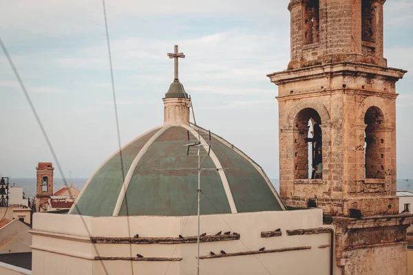 MOLA DI BARI, ITALIA / AGOSTO 2018: Veduta del centro storico — Foto Stock