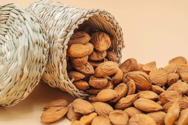 Healthy organic dried almonds in a straw basket — Stock Photo, Image