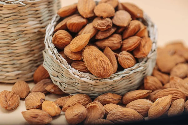 Healthy organic dried almonds in a straw basket — Stock Photo, Image