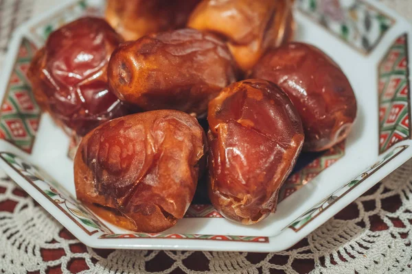 Deliciosos frescos e doces Sukkari datas da Arábia Saudita — Fotografia de Stock
