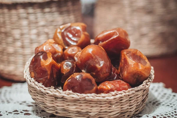 Köstliche frische und süße Sukkari-Datteln aus Saudi Arabien — Stockfoto