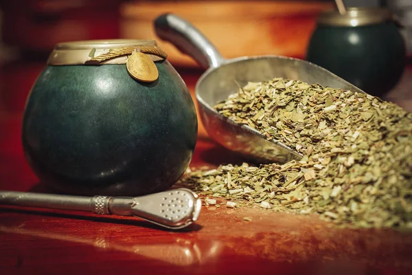 アルゼンチンの伝統的なお茶「イェルバ・メイト」 — ストック写真