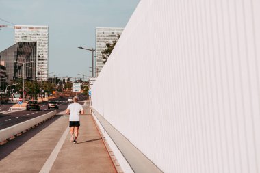 LUXEMBOURG / HAZİRAN 2019: Kirchberg 'in modern bölgesinde sokak hayatı