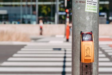 LUXEMBOURG ŞEHRİ / HAZİRAN 2019: İşçi ve banliyö hayatı