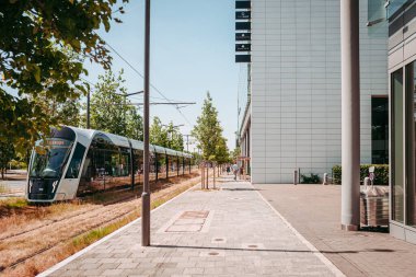 LUXEMBOURG ŞEHRİ / HAZİRAN 2019: İşçi ve banliyö hayatı