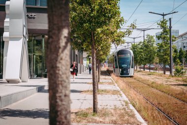 LUXEMBOURG ŞEHRİ / HAZİRAN 2019: İşçi ve banliyö hayatı