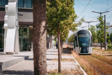 LUXEMBOURG ŞEHRİ / HAZİRAN 2019: İşçi ve banliyö hayatı