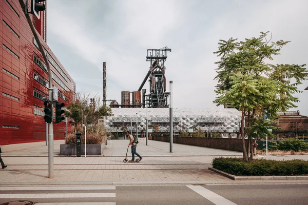 Belval Luxembourg 2019年7月 現代建築とストリートライフ — ストック写真