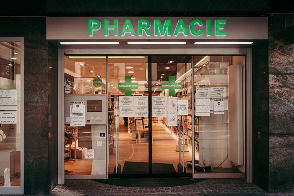 Luxembourg City April 2020 Pharmacy Shop Window Times — Stock Photo, Image