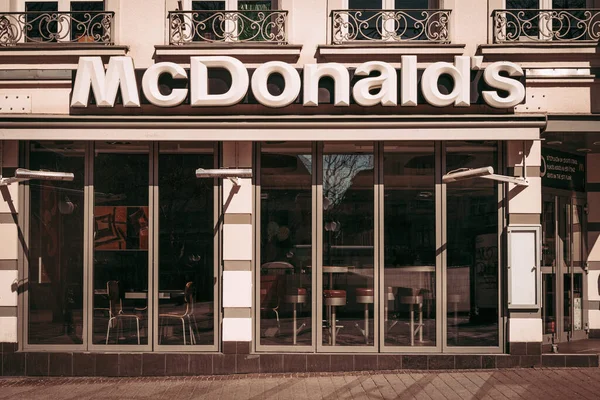 Luksemburg Miejsce Kwiecień 2020 Okna Mcdonaldsa Czasach Zagrożenia Wirusem Koronawirusowym — Zdjęcie stockowe