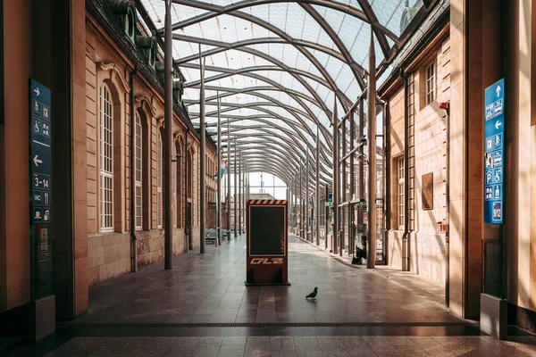 Cidade Luxemburgo Abril 2020 Estação Ferroviária Pública Tempos Emergência Global — Fotografia de Stock