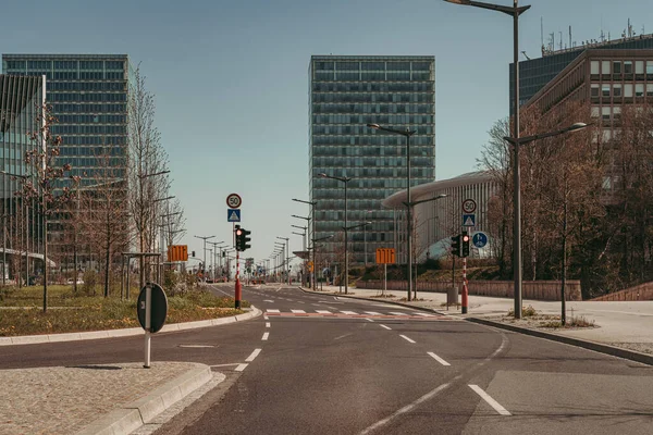 Luxembourg City エイプリル2020 コロナウイルスの世界的緊急時のキルヒベルク地区 — ストック写真