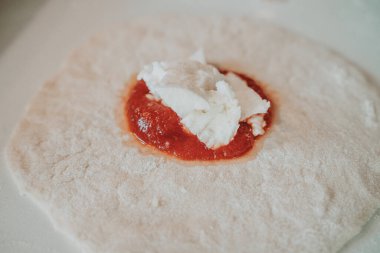Ev yapımı Panzerotti aperatifleri Puglia, İtalya 'dan