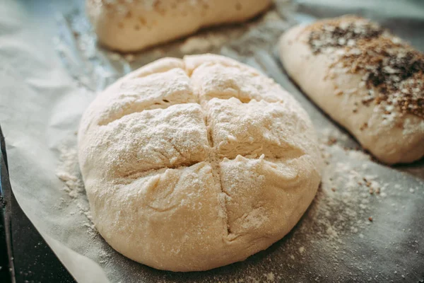 Okokt Bröd Innan Det Bakas — Stockfoto